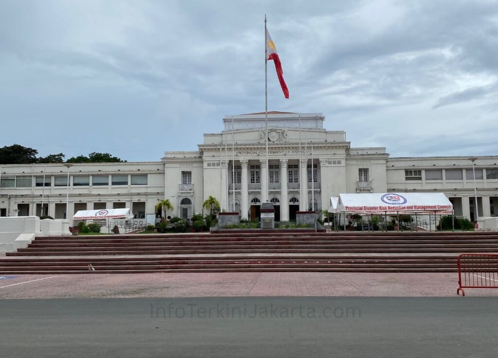Mahasiswa Gelar Demo Hardiknas 2026 di Istana dan DPR - InfoTerkiniJakarta.com