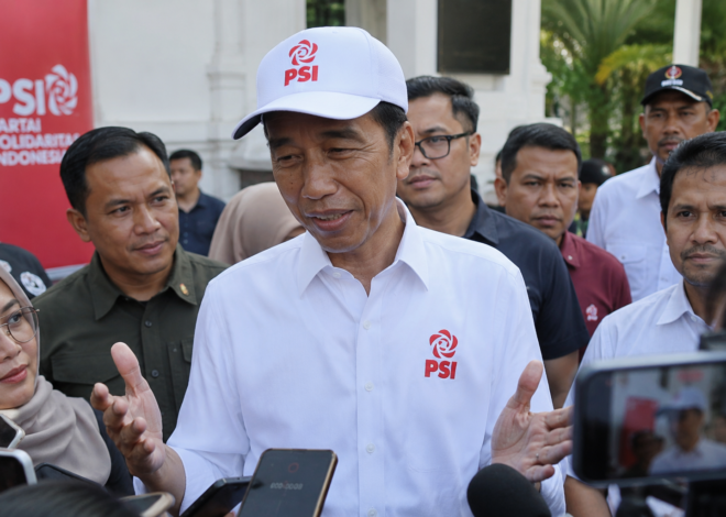 Jokowi Soal Gabung PSI: “Sudah Pakai Baju, Artinya Tahu Sendiri”