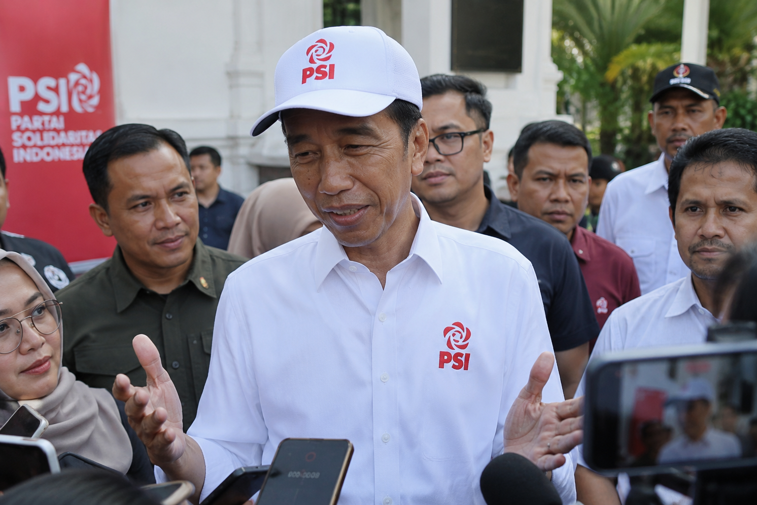 Jokowi Soal Gabung PSI: “Sudah Pakai Baju, Artinya Tahu Sendiri”