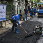 PAM Jaya Perbaiki Jalan Rusak Bekas Galian Pipa di Kramat Jati