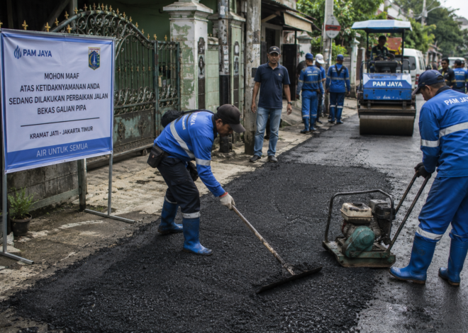PAM Jaya Perbaiki Jalan Rusak Bekas Galian Pipa di Kramat Jati