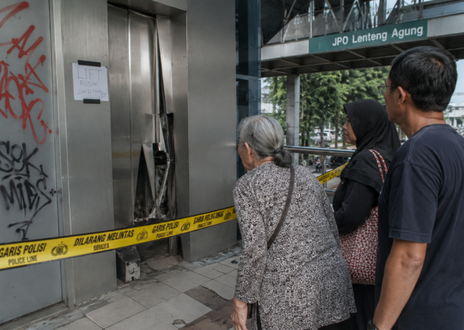 Viral Lansia Kesulitan Gunakan JPO Lenteng Agung, Pemprov Ungkap Lift Rusak Akibat Vandalisme