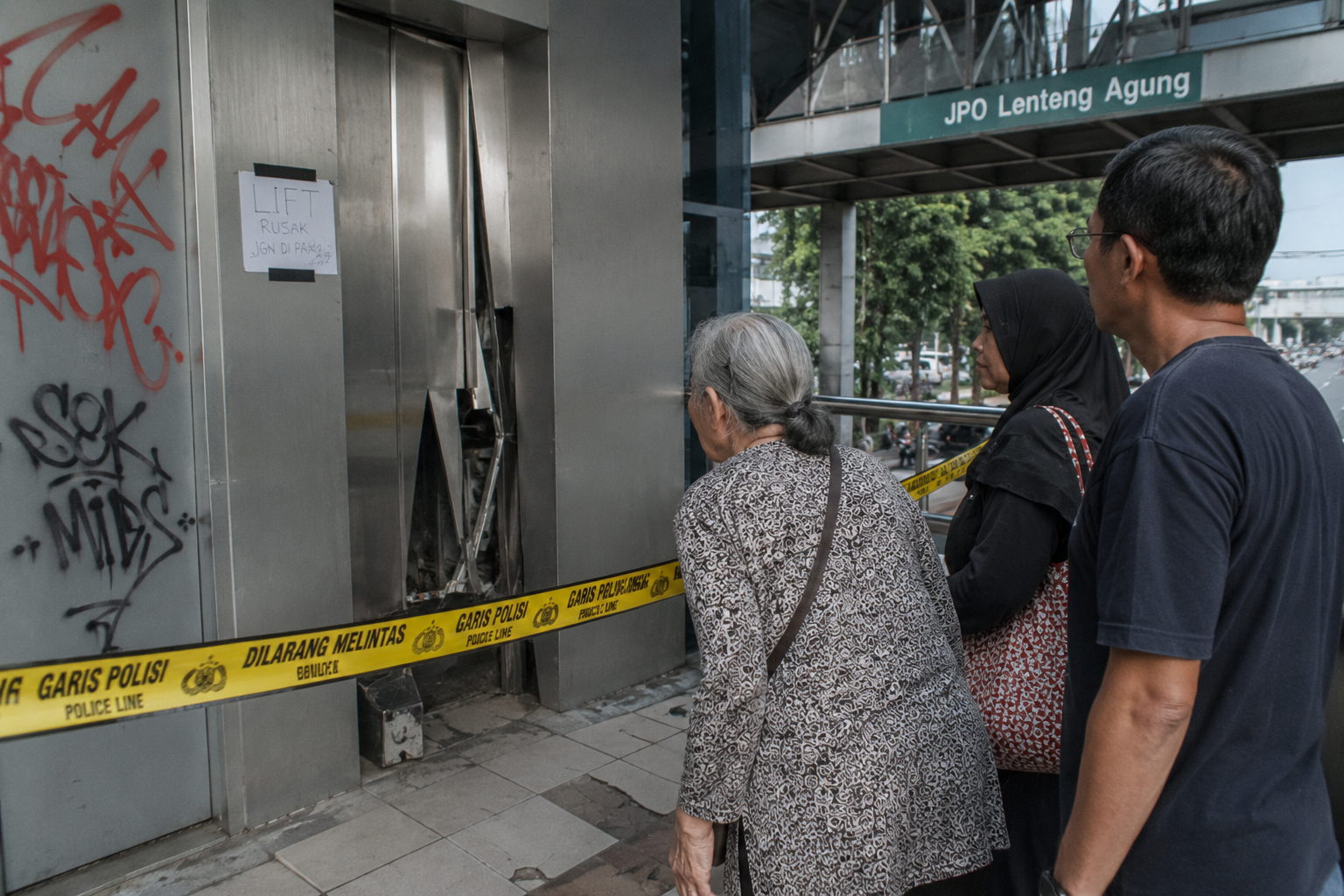 Viral Lansia Kesulitan Gunakan JPO Lenteng Agung, Pemprov Ungkap Lift Rusak Akibat Vandalisme