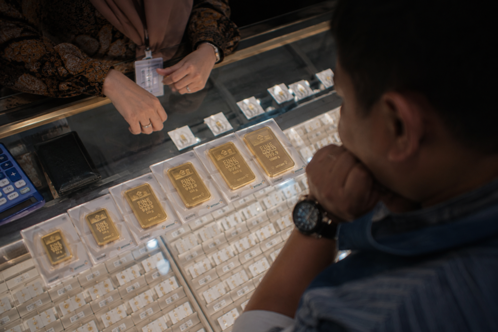 Harga Emas Antam Turun Rp10.000 per Gram, Buyback Ikut Melemah ke Rp2,527 Juta