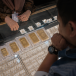 Harga Emas Antam Turun Rp10.000 per Gram, Buyback Ikut Melemah ke Rp2,527 Juta