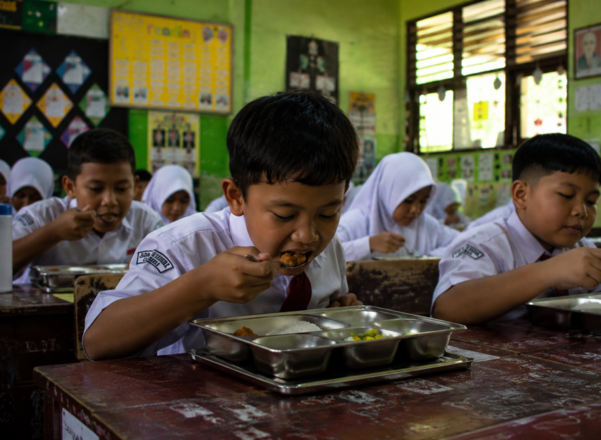 Mendikdasmen Sebut Riset UI Buktikan Program MBG Berdampak Positif bagi Siswa