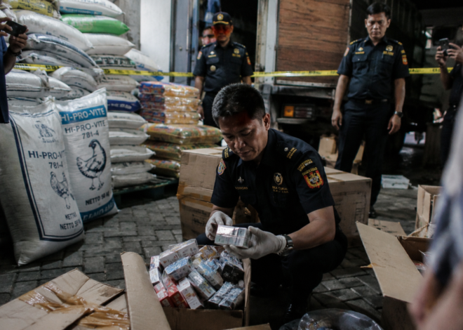 Bea Cukai Bongkar Modus Rokok Ilegal Rp12,6 Miliar yang Disamarkan Sebagai Pakan Ternak