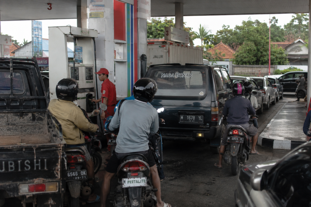 Antrean Pertalite Mengular di Pamekasan, Warga Khawatir Pasokan Menipis