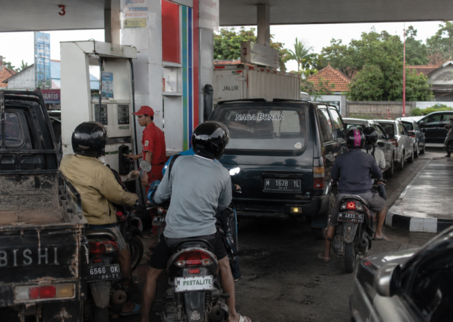 Antrean Pertalite Mengular di Pamekasan, Warga Khawatir Pasokan Menipis