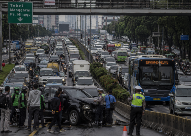Kecelakaan di Cawang Bikin Arus MT Haryono Arah Pancoran Tersendat, Kemacetan Mengular Sejak Pagi
