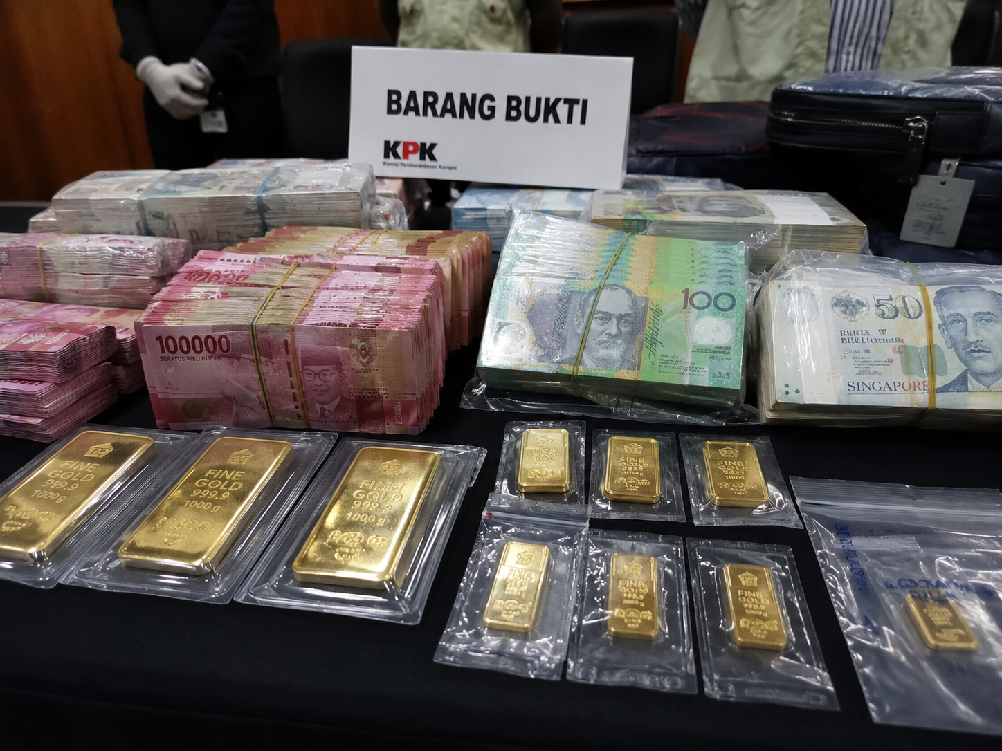 KPK Sita Logam Mulia dan Uang Miliaran dalam OTT Bupati Sukoharjo