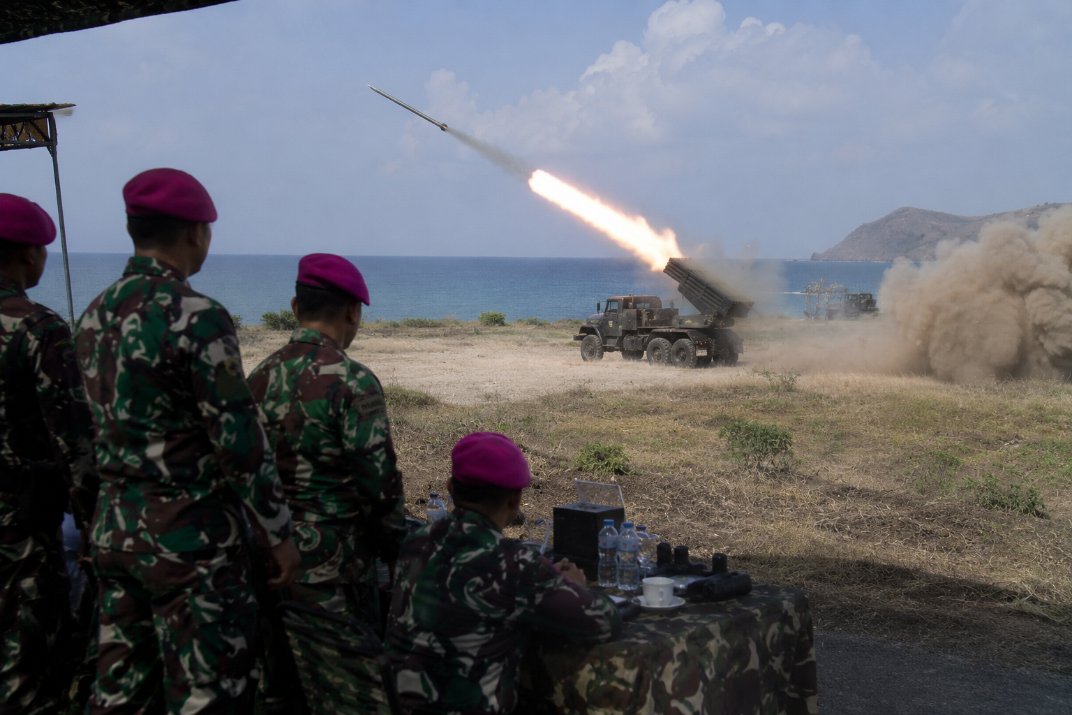 Marinir Uji Fungsi Roket 122 Mm Buatan Serbia di Baluran, Pastikan Kesiapan Tempur
